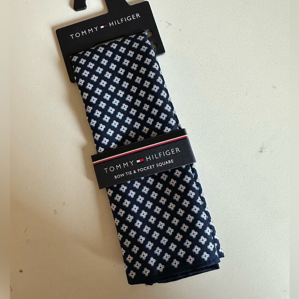 Tommy Hilfiger Blue Floral Pocket Square NWT